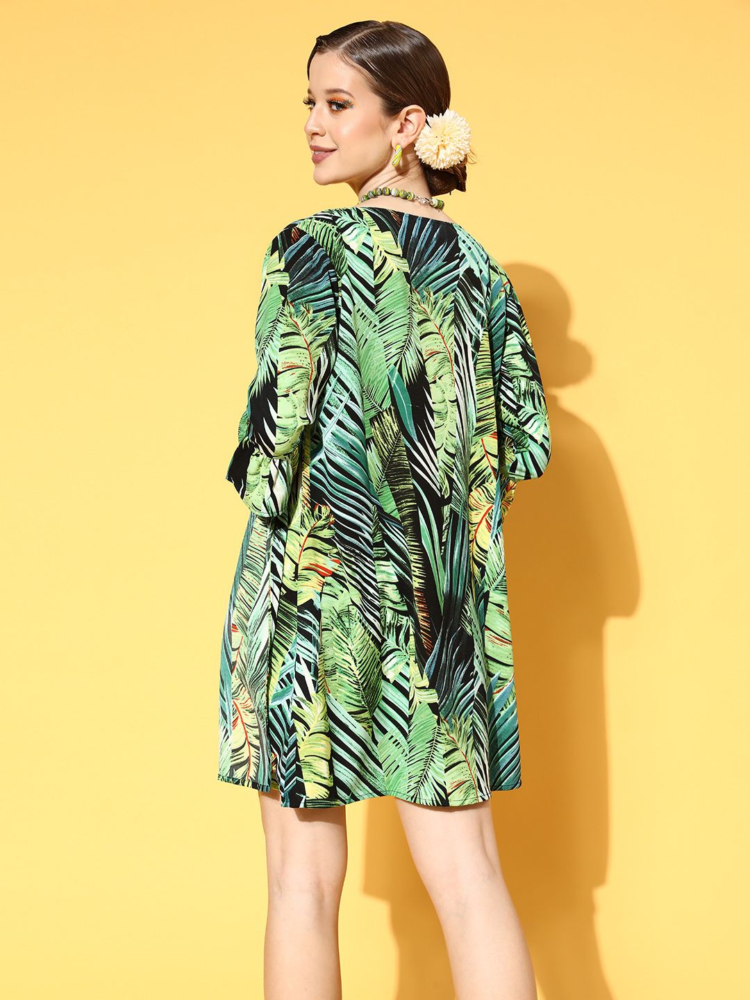 Berrylush Women Gorgeous Green Printed Nuovo Sleeves Shrug