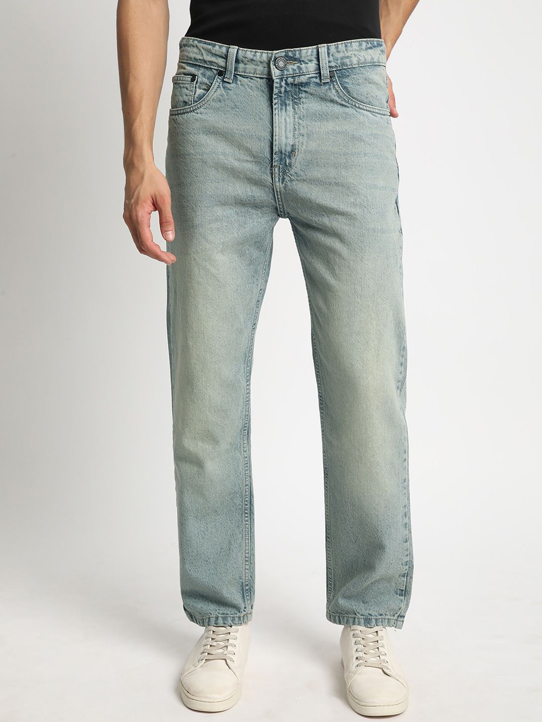 Bene Kleed Men Relaxed Fit Clean Look Heavy Fade Whiskers Pure Cotton Tinted Jeans