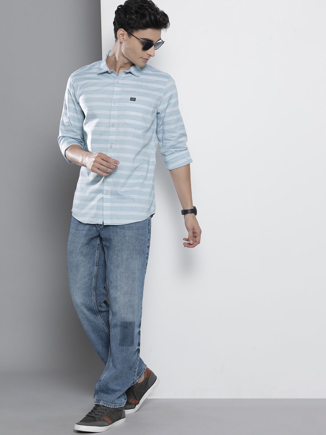 The Indian Garage Co Men Blue & White Classic Slim Fit Striped Casual Shirt
