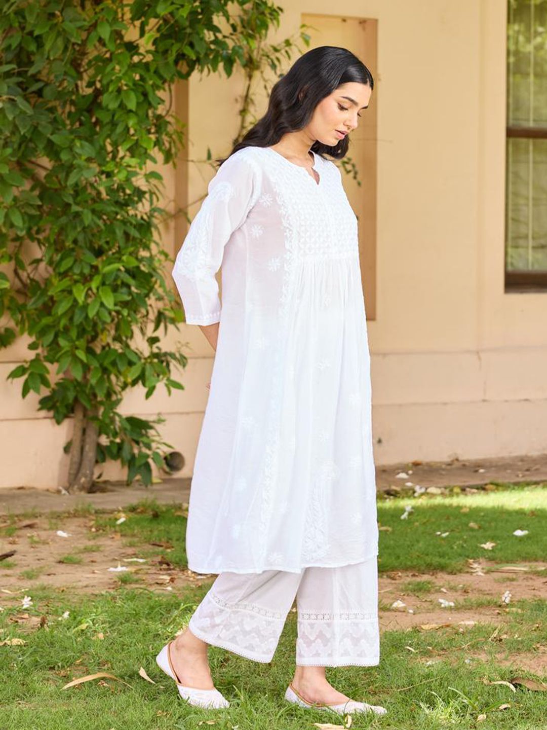 Rumah Wanita Chikankari Kurta Bersulam Chanderi Putih Chikankari