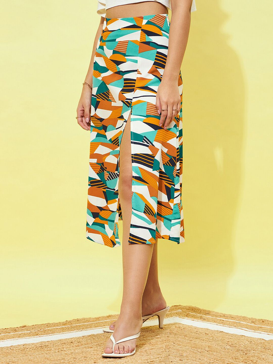 Berrylush Abstract Printed Side Slit A-Line Midi Skirt