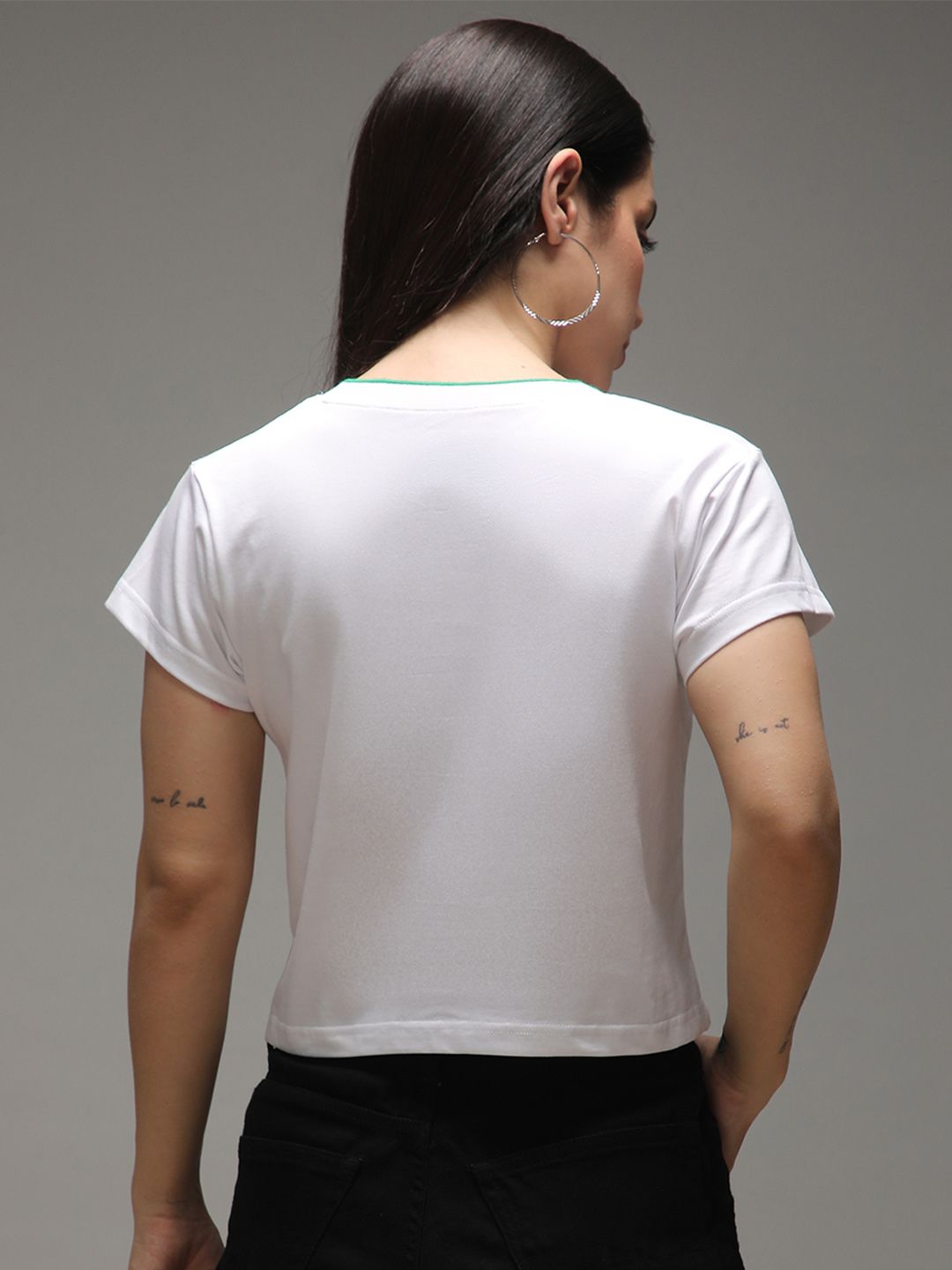 DILLINGER Women Regular Fit Cropped V-Neck Printed Tshirt