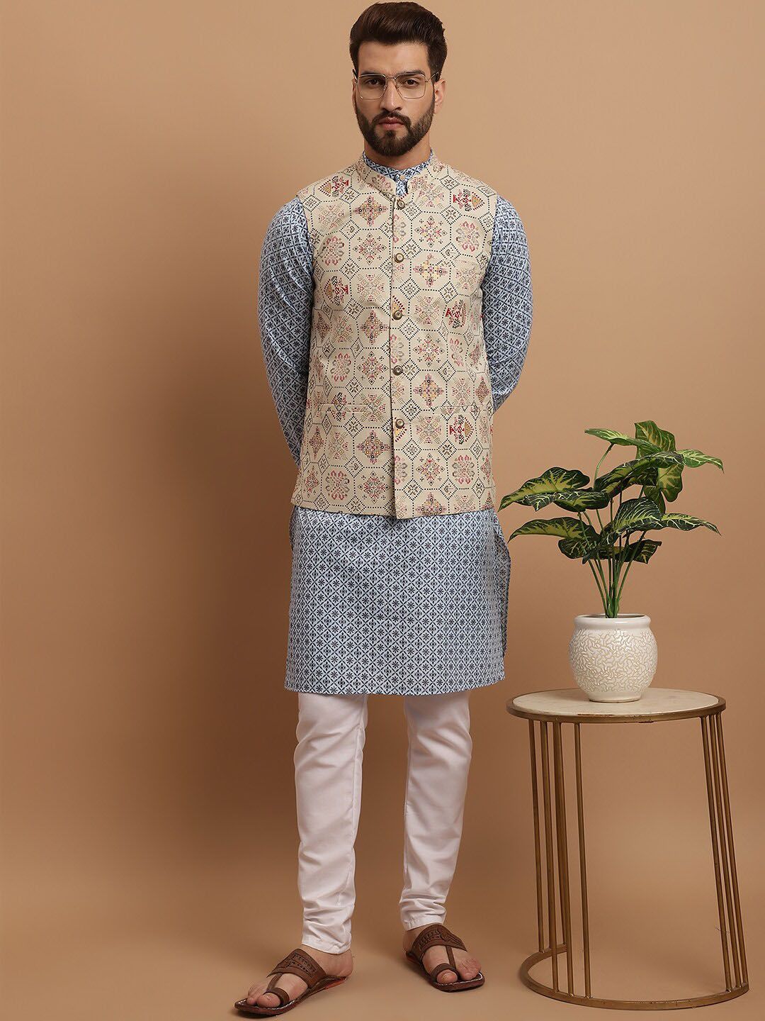 SOJANYA Men Ethnic Motifs Printed Regular Kurta With Pyjamas & Nehru Jacket