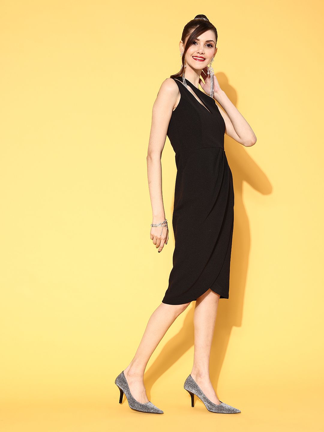 Berrylush Women Stylish Black Solid New Neckline Dress