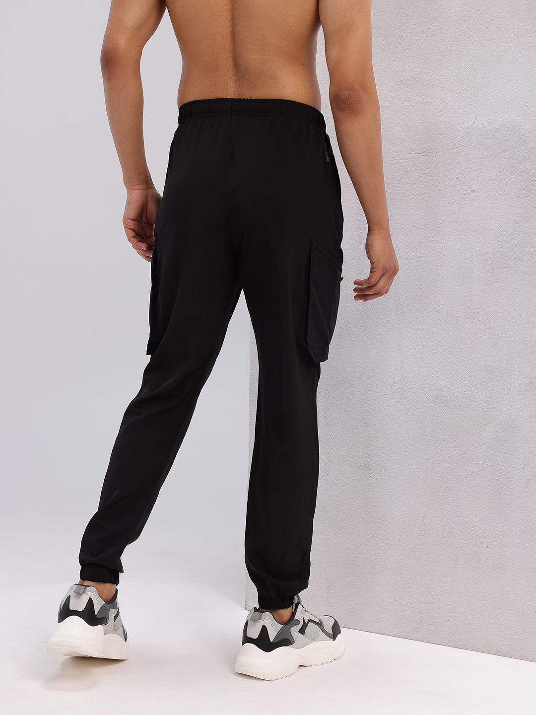 HRX by Hrithik Roshan Men Mid-Rise Rapid-Dry Training Cargo-Style Joggers