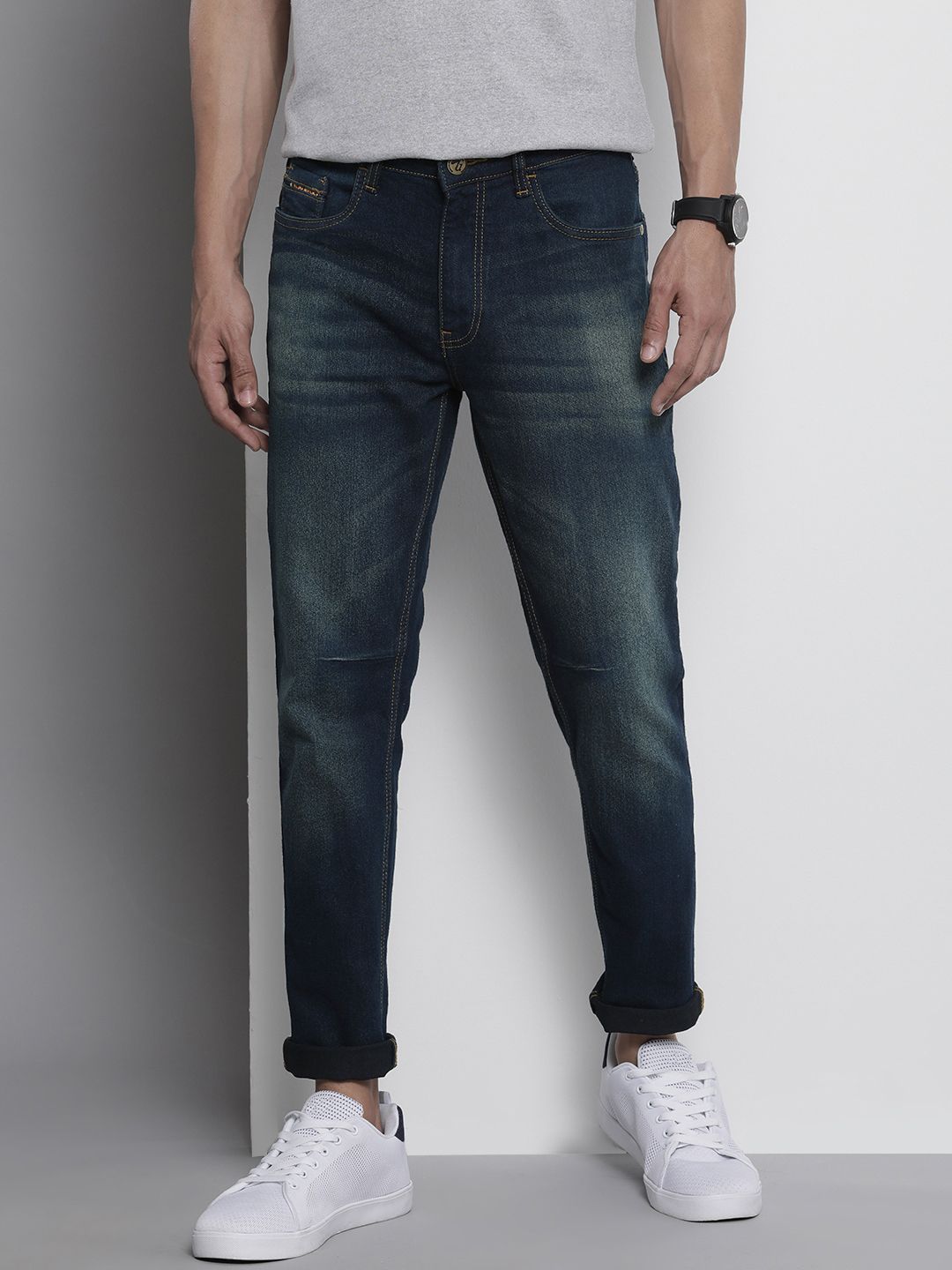 The Indian Garage Co Men Carrot Fit Light Fade Stretchable Jeans