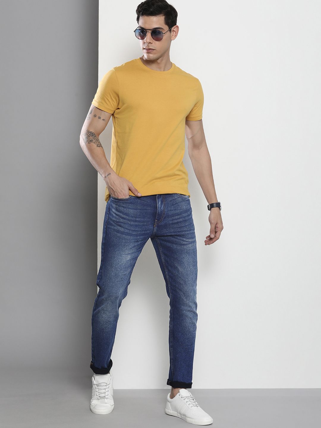 The Indian Garage Co Men Navy Blue Slim Fit Light Fade Stretchable Jeans