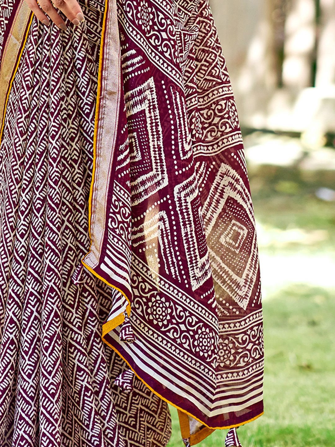Saree mall Ethnic Motifs Printed Sarees
