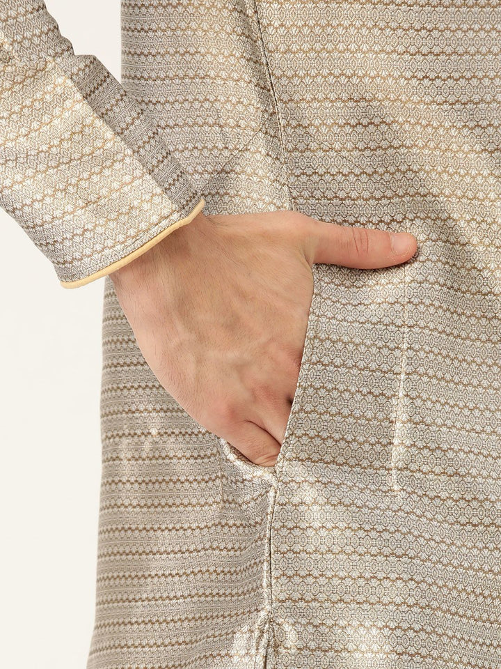 SOJANYA Men Beige & Off-White Woven Design Kurta Lurus