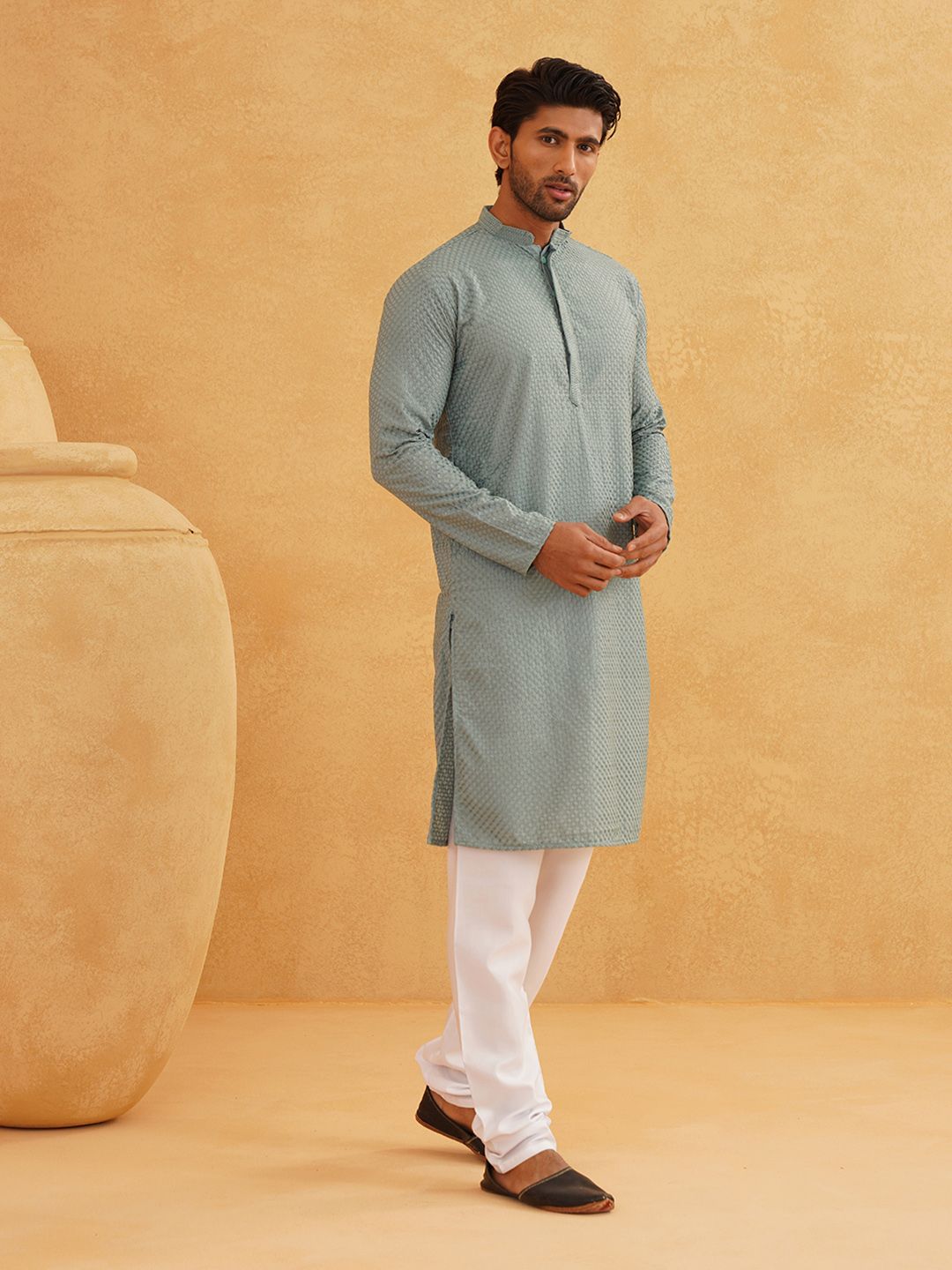 SOJANYA Checked Sulam Pure Cotton Kurta dengan Churidar