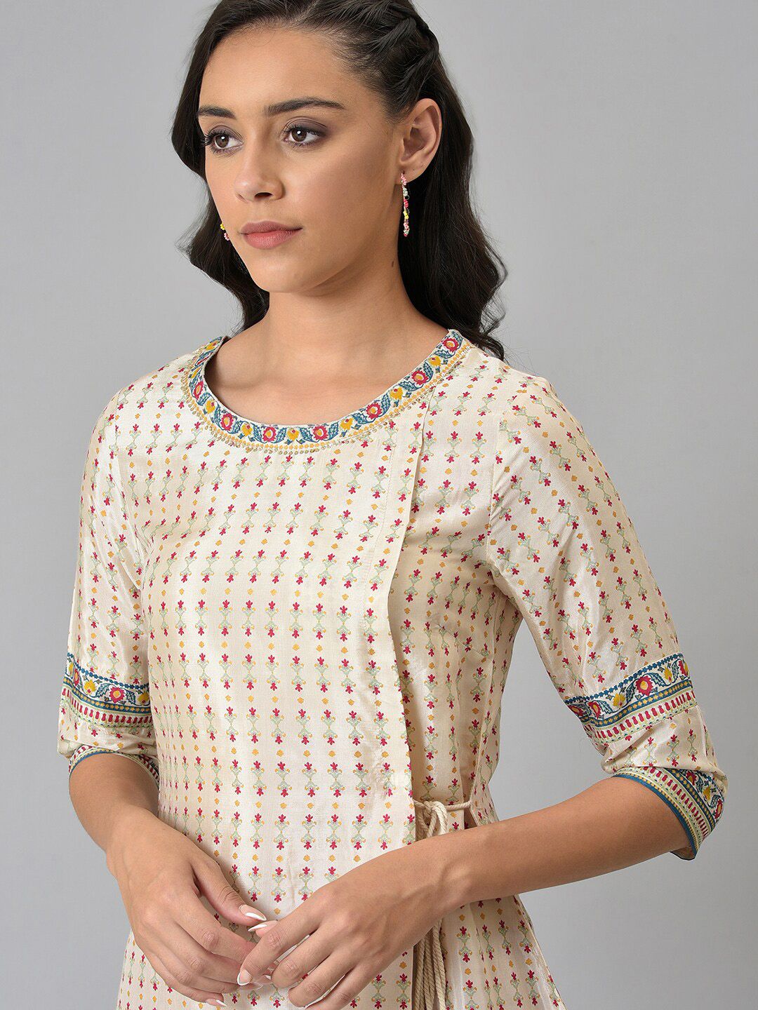 W Women White Geometric Striped Handloom Kurta