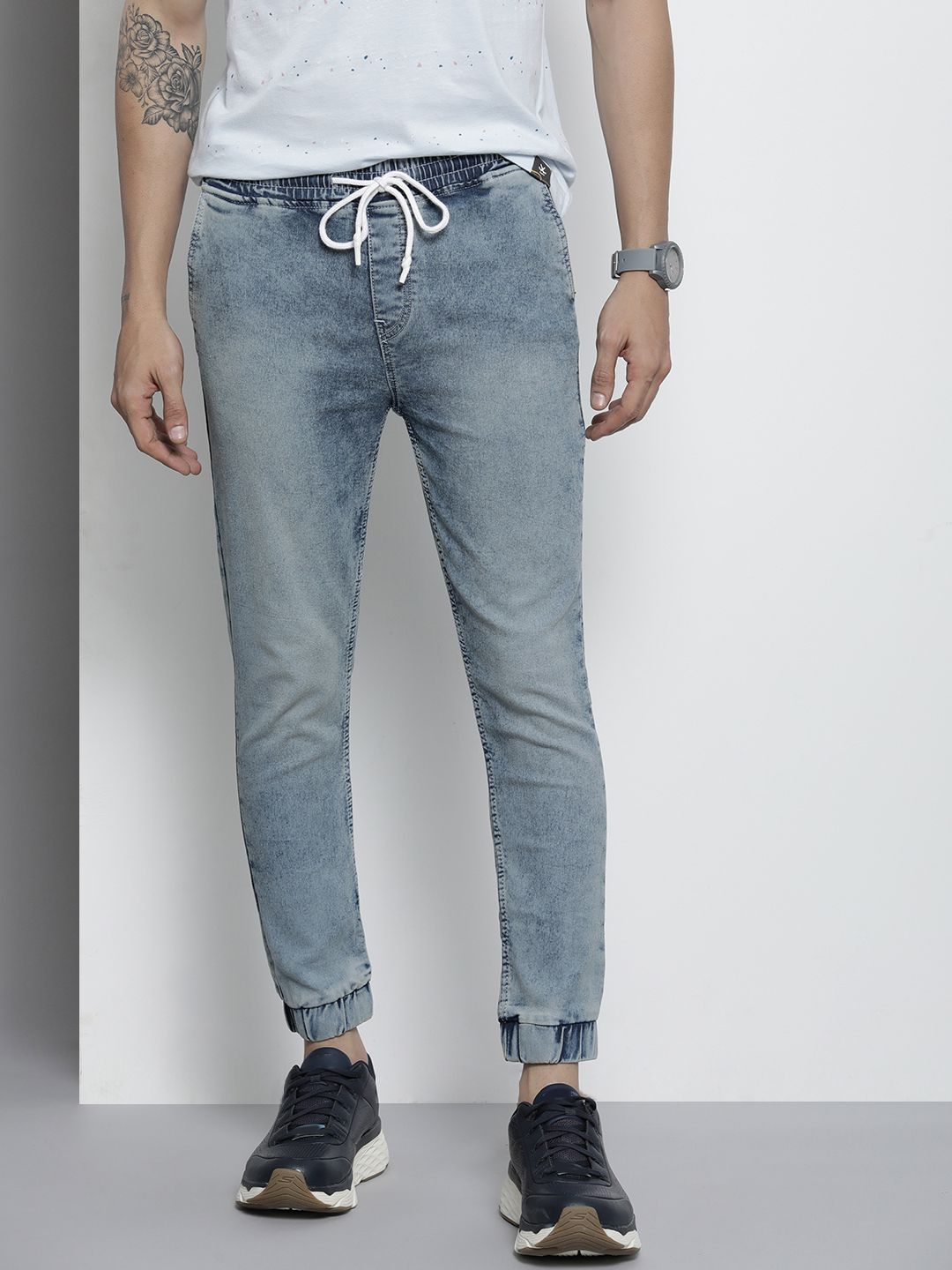 The Indian Garage Co Men Blue Jean Slim Fit Heavy Fade Cuffed Hem Stretchable Jeans