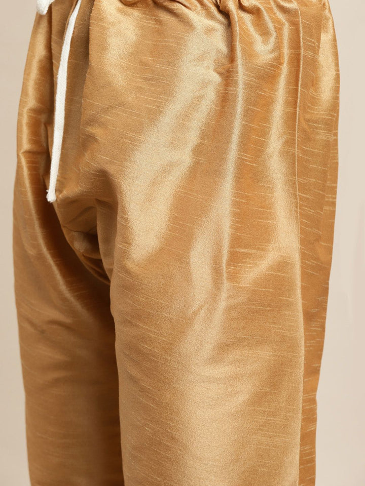 SOJANYA Kurta Emas Lelaki dengan Jaket Churidar & Nehru