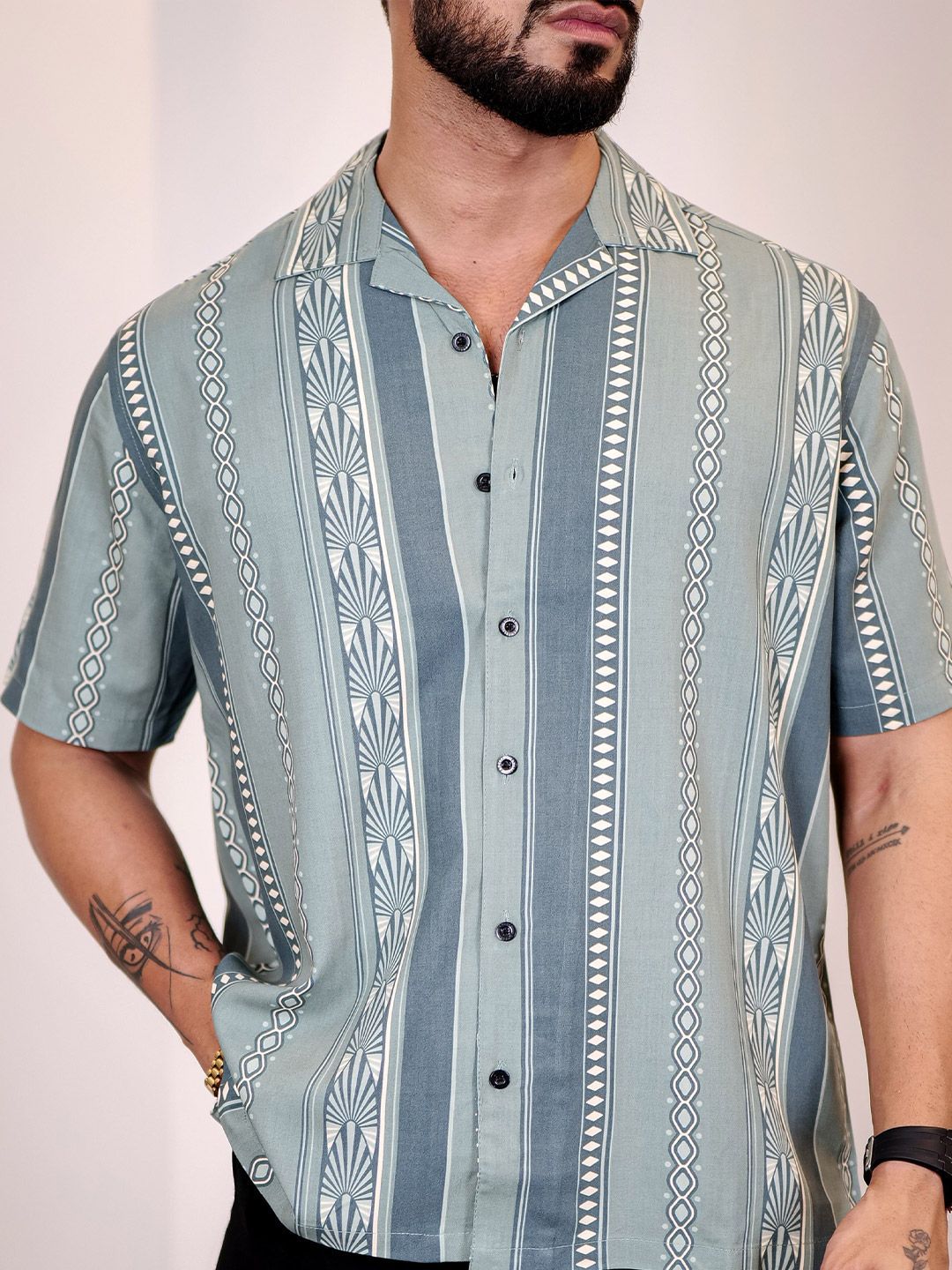 Eszett Abstract Printed Spread Collar Casual Shirt