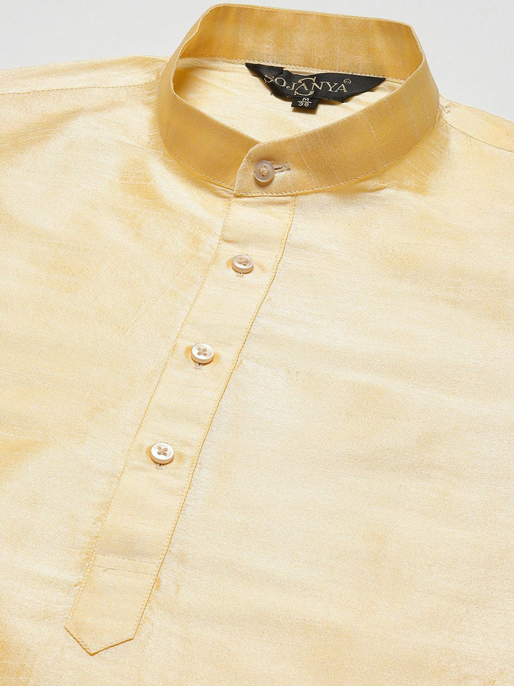 SOJANYA Kurta Berwarna Emas Lelaki dengan Churidar dengan Jaket Nehru