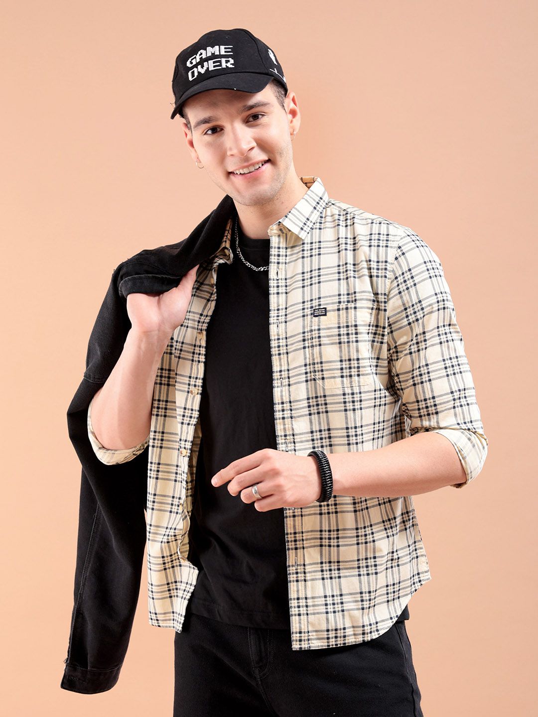 The Indian Garage Co Men Cream-Coloured & Black Slim Fit Checked Casual Shirt