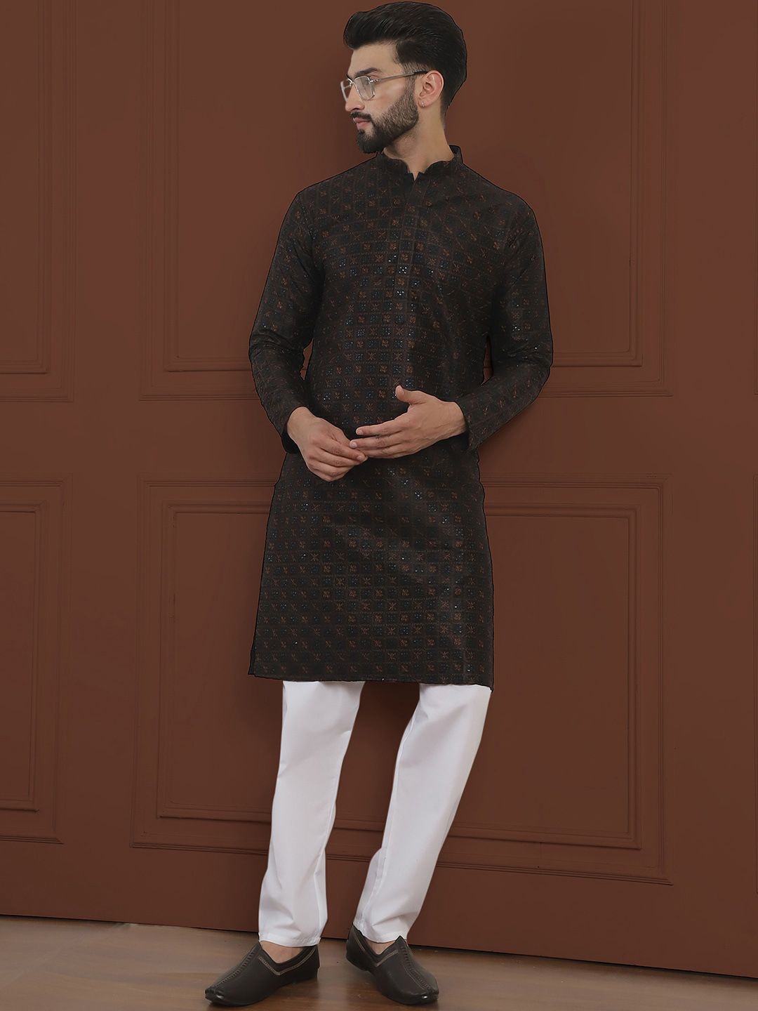 SOJANYA LUXE Geometric Embroidered Mandarin Collar Thread Work Cotton Silk Kurta & Pyjama