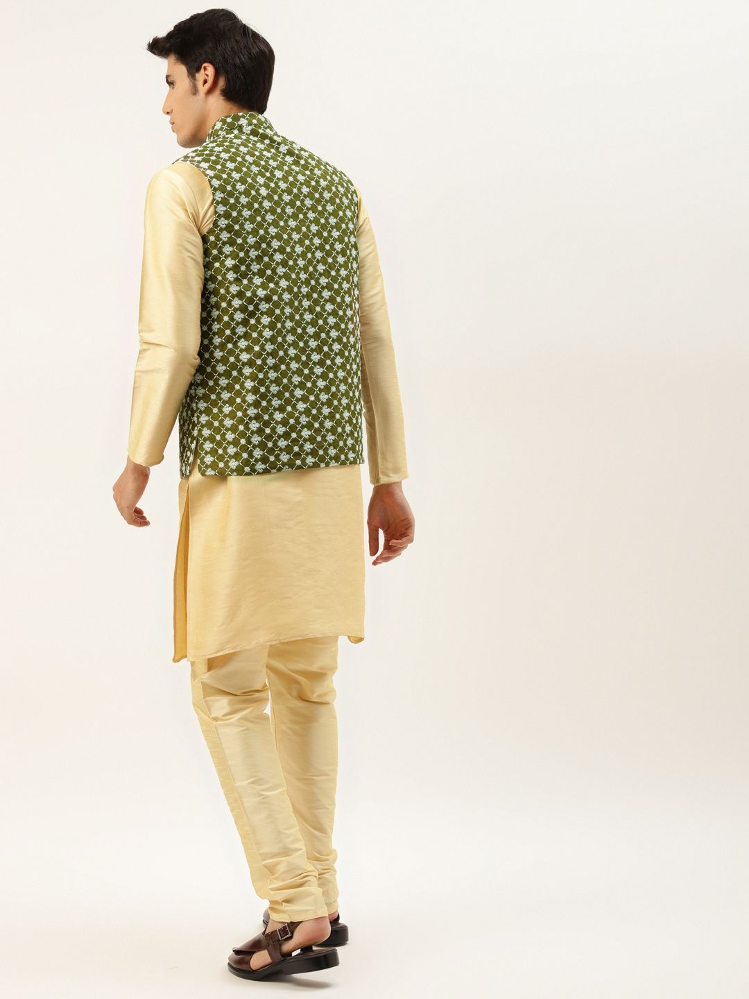 SOJANYA Men Golden Thread Work Kurta with Churidar & Nehru Jacket
