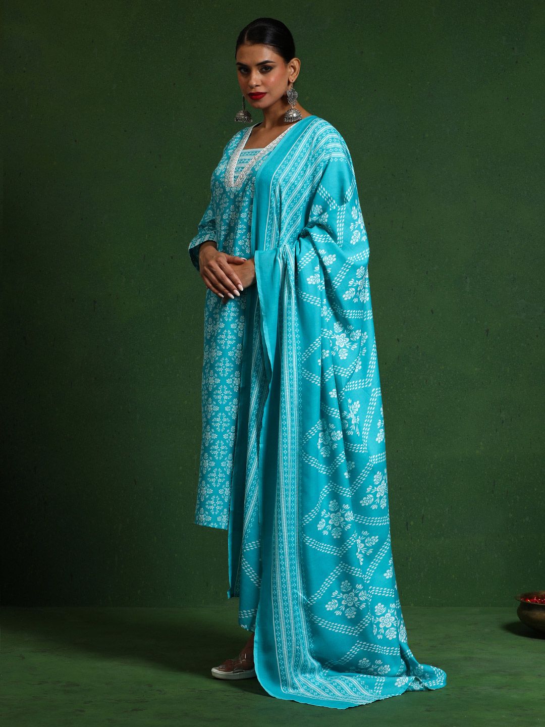 Varanga Women Printed Regular Kurta with Trousers & With Dupatta