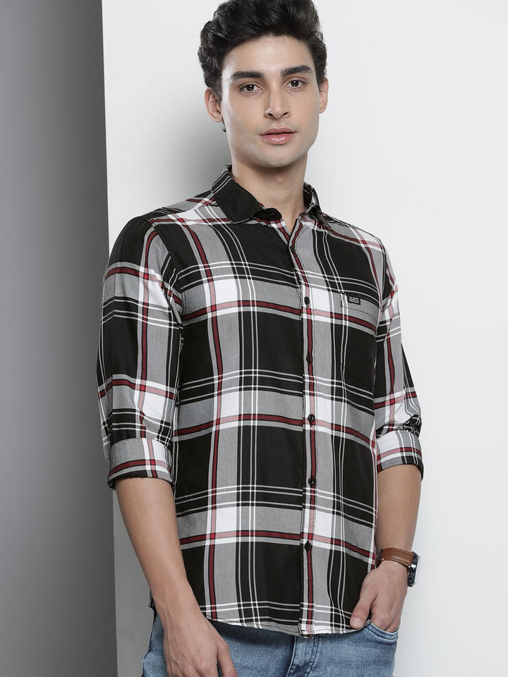 The Indian Garage Co Men Black & White Tartan Checks Checked Cotton Casual Shirt