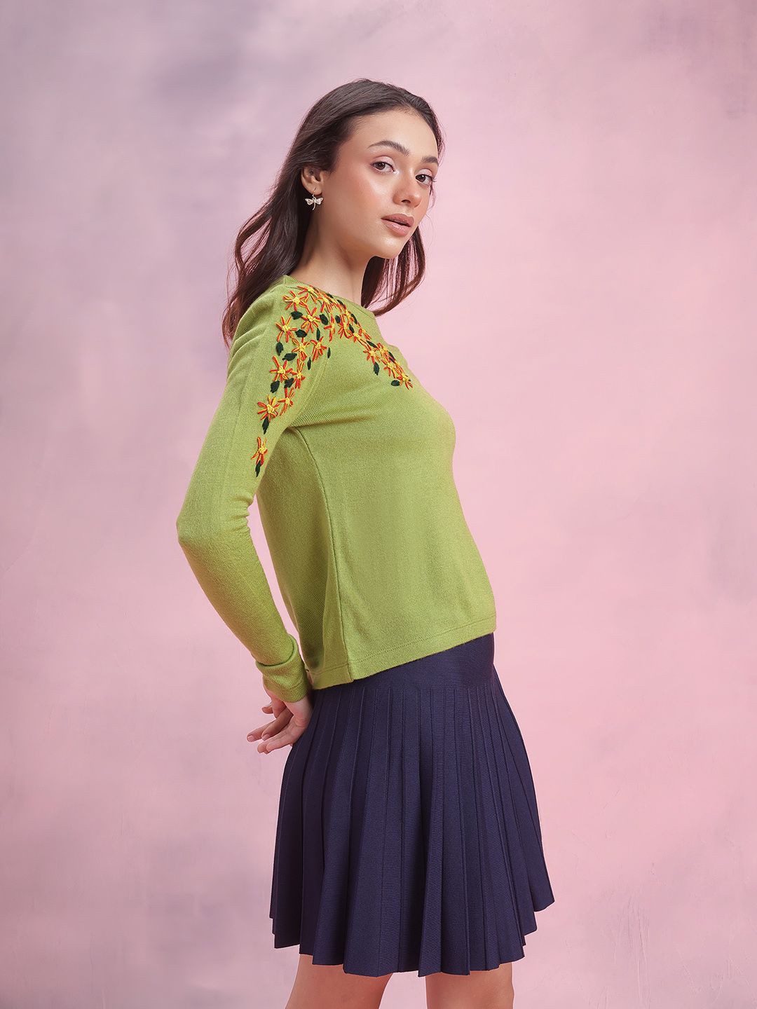 DressBerry Floral Embroidered Detail Pullover
