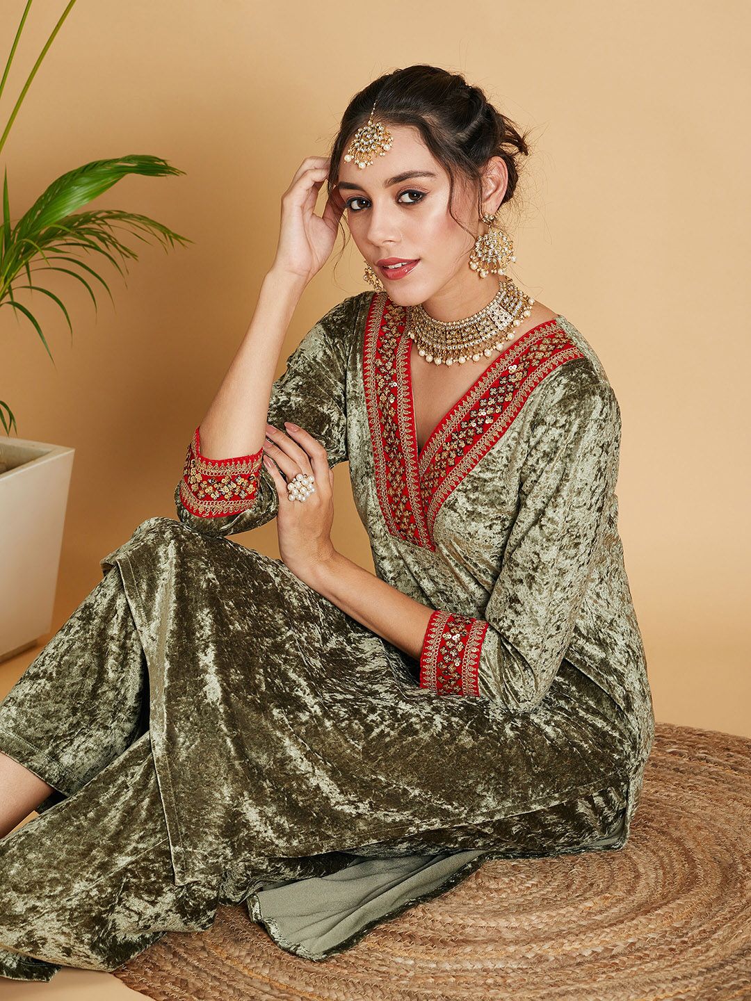 Shae by SASSAFRAS Thread Work Velvet Straight Kurta