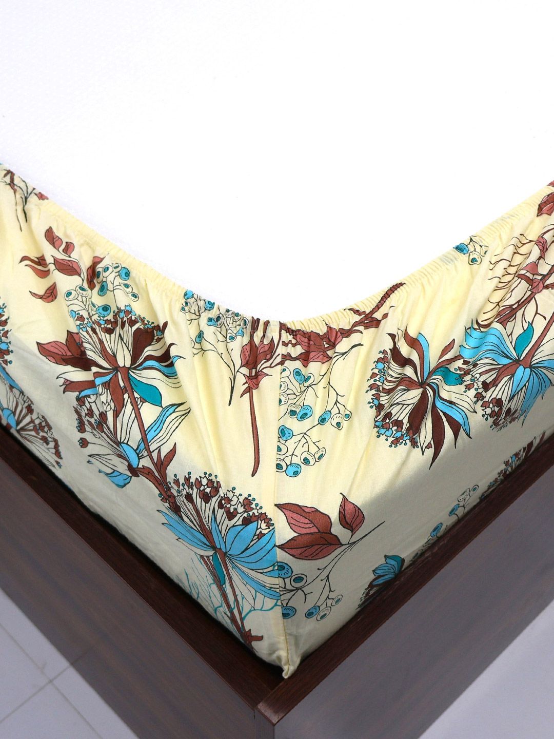 BOMBAY DYEING Brown & White Floral Pure Cotton 140 TC Queen Bedsheet Set 1.52 x 1.98 Mts