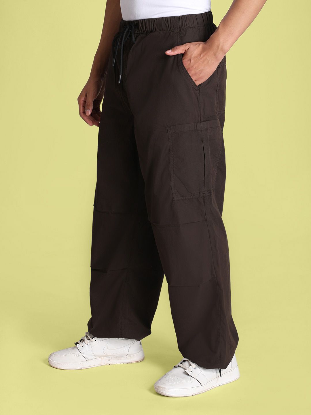 Bene Kleed Men Solid Classic Loose Fit Cargos Trousers