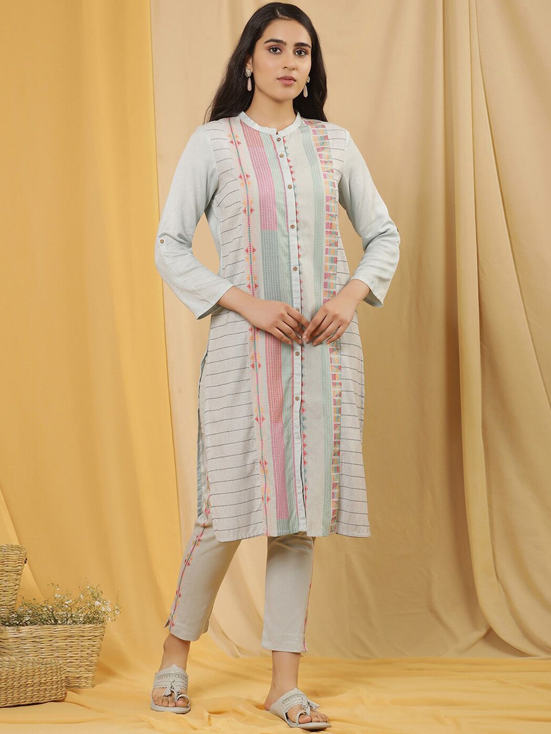 W Geometric Printed Regular Kurta with Trousers