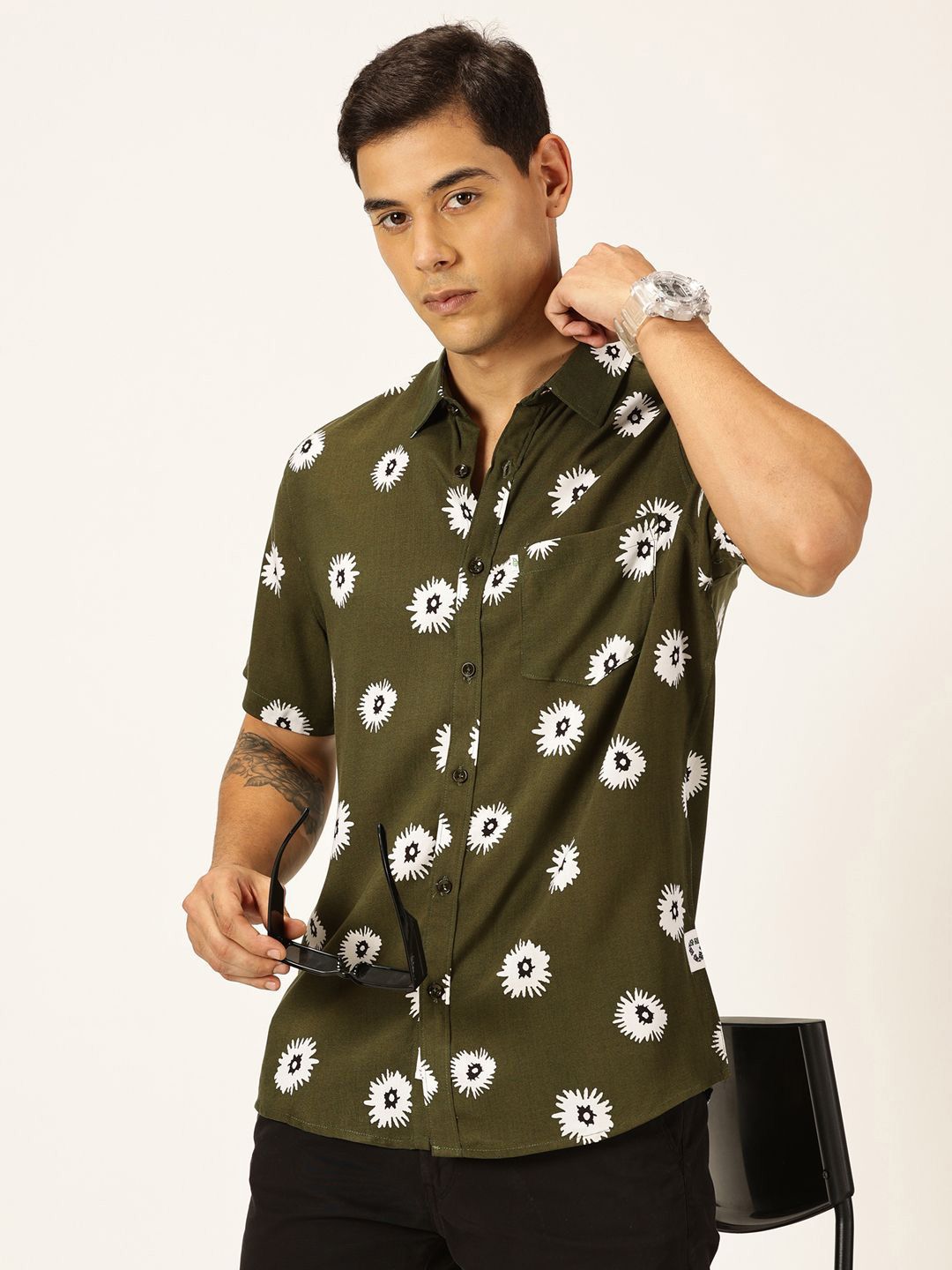 Thomas Scott Spread Collar Short Sleeves Premium Slim Fit Floral Printed Casual Shirt