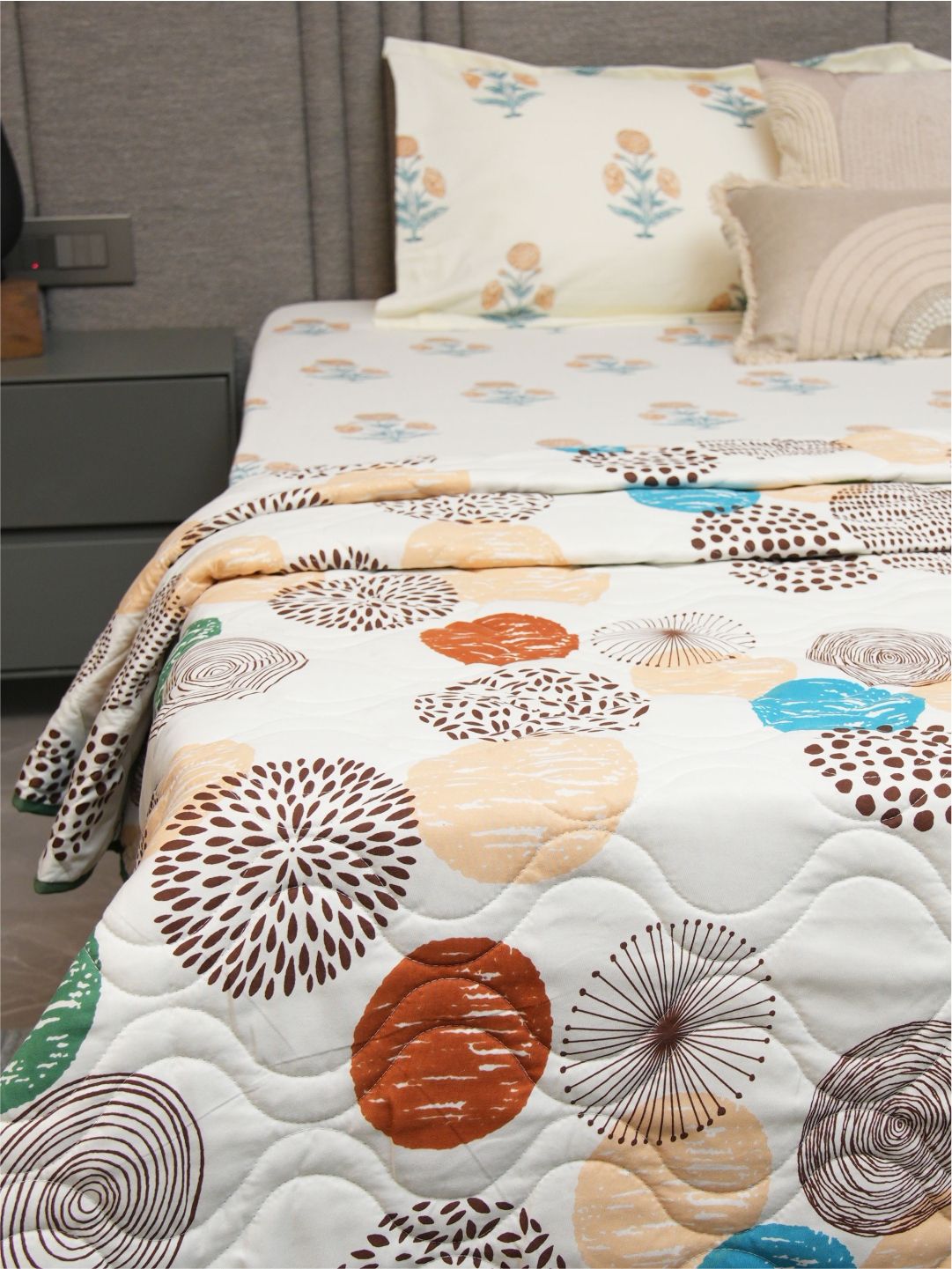 URBAN SPACE Brown & Off White Geometric Microfiber AC Room 300 GSM Double Bed Blanket