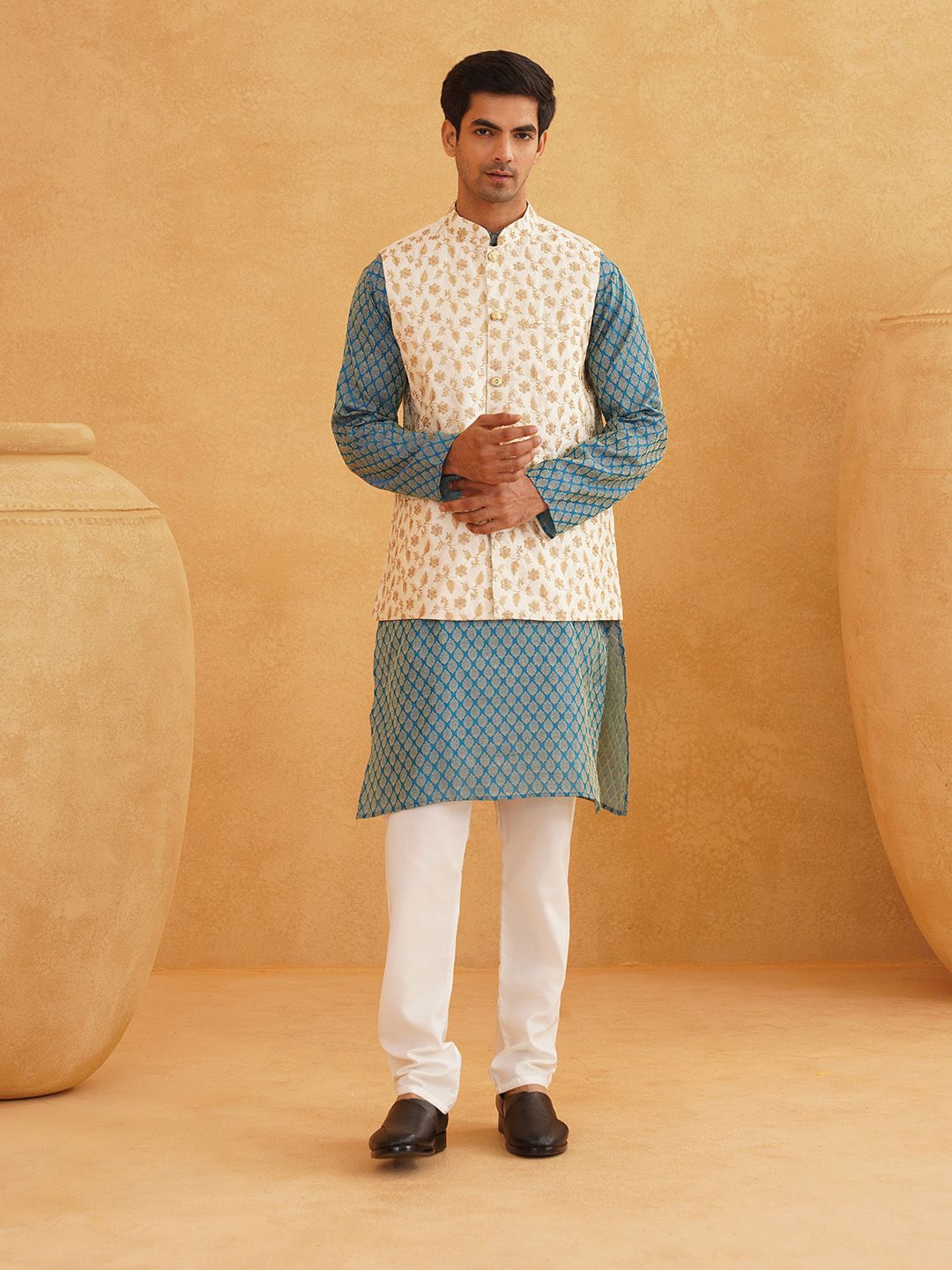SOJANYA Men Blue Ethnic Motifs Kurta with Pyjamas & Nehru Jacket