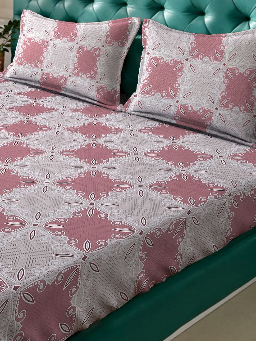 KLOTTHE Pink Geometric Printed 400 TC Pure Cotton Fitted King Bedsheet & 2 Pillow Covers