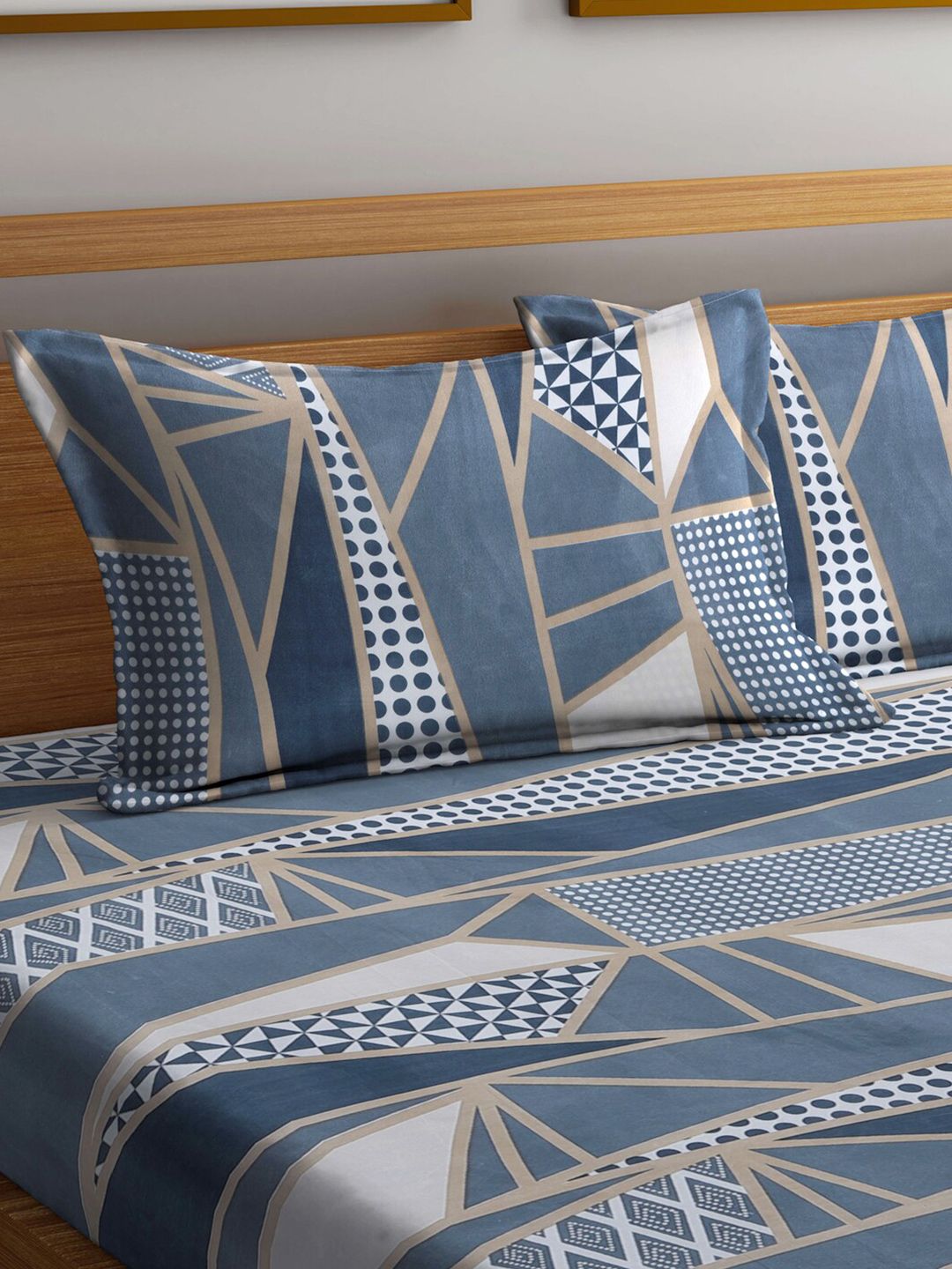 KLOTTHE Blue & White Geometric-Printed 300TC King Bedsheet & 2 Pillow Covers