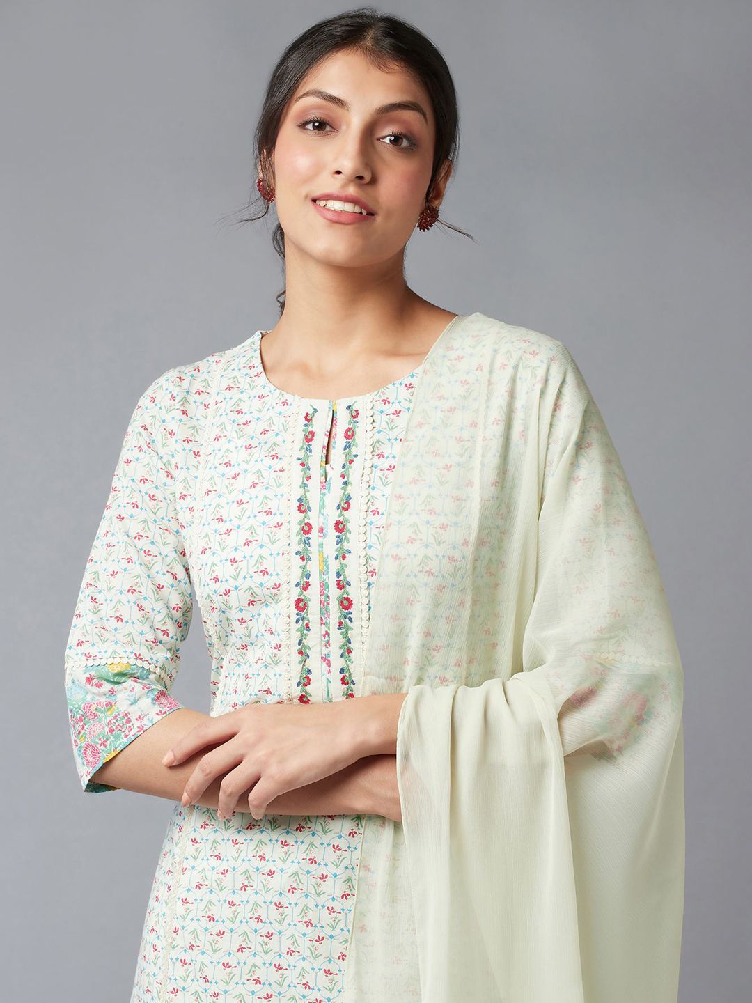 W Women Green Floral Printed Pure Cotton Kurta with Trousers & With Dupatta
