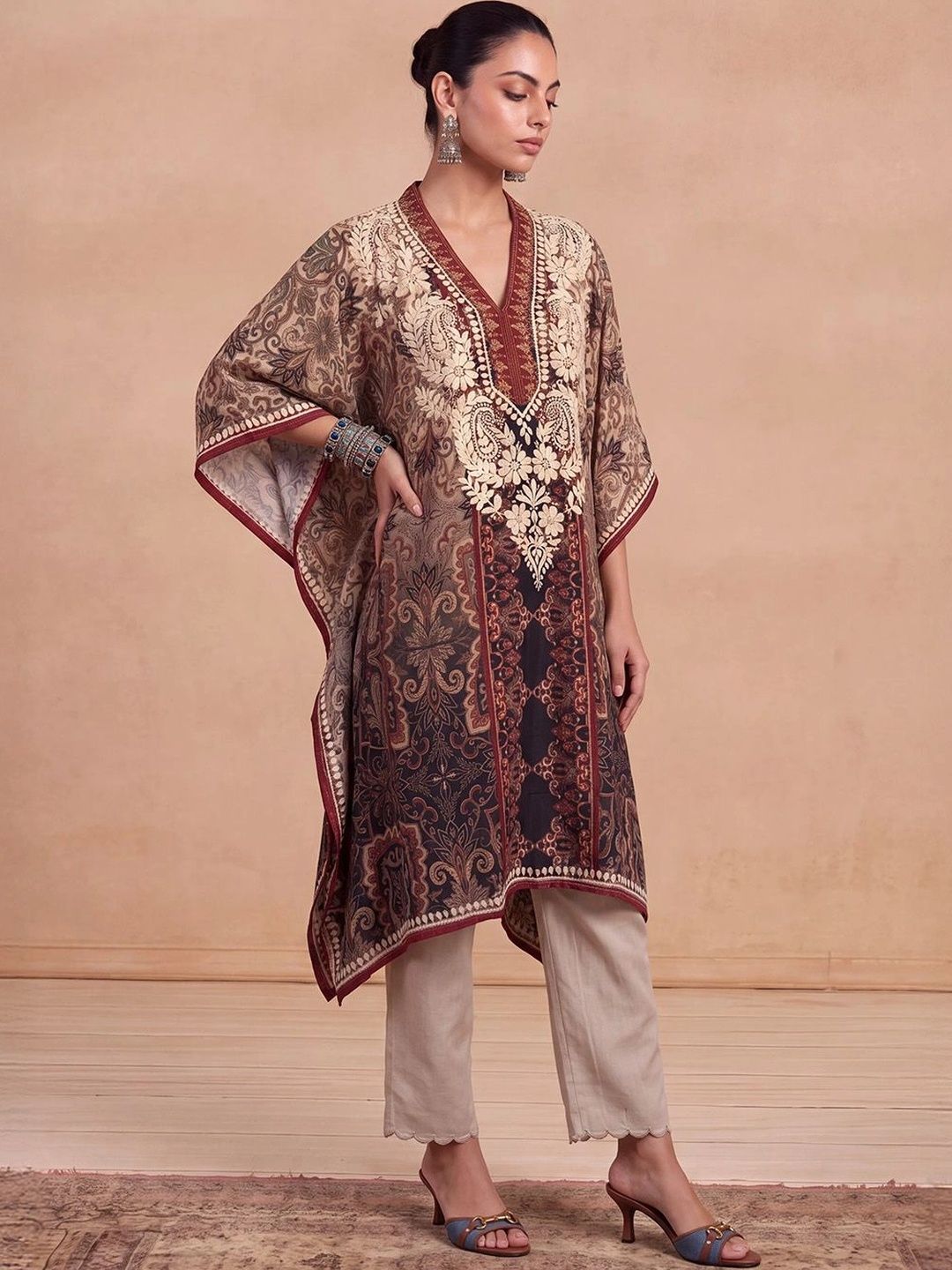 Rumah Wanita Chikankari Motif Etnik Bercetak Lengan Panjang Kerja Benang Crepe Kaftan Kurta