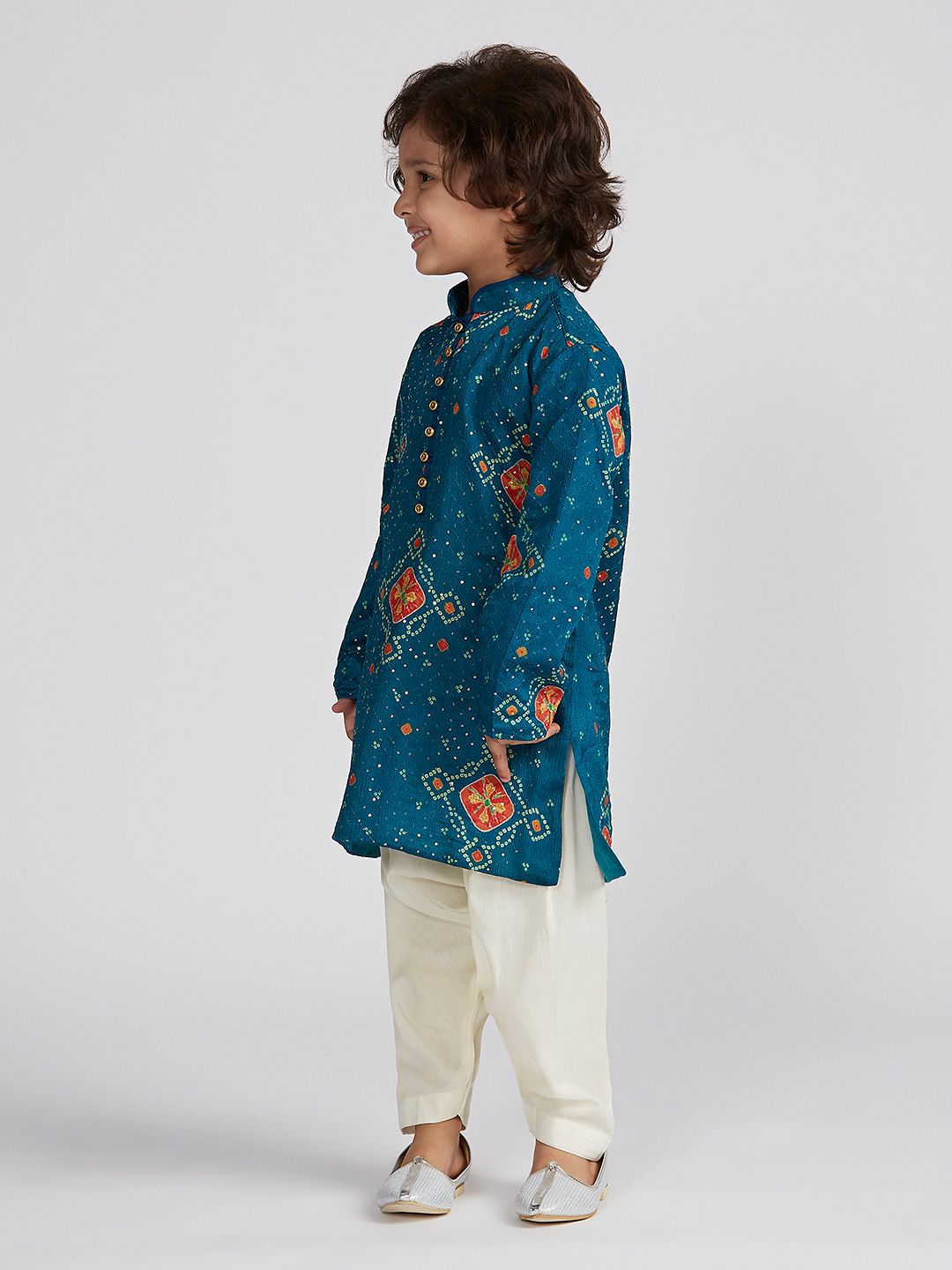 VASTRAMAY Boys Bandhani Printed Mandarin Collar Regular Sequinned Kurta With Patiala