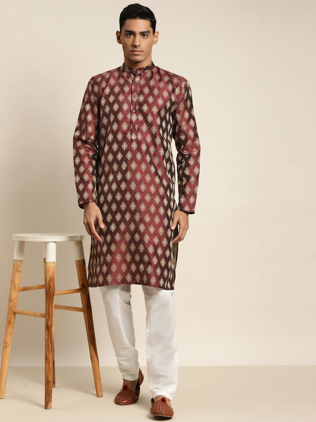 SOJANYA Men Maroon & Gold-Toned Ethnic Motifs Jacquard Kurta