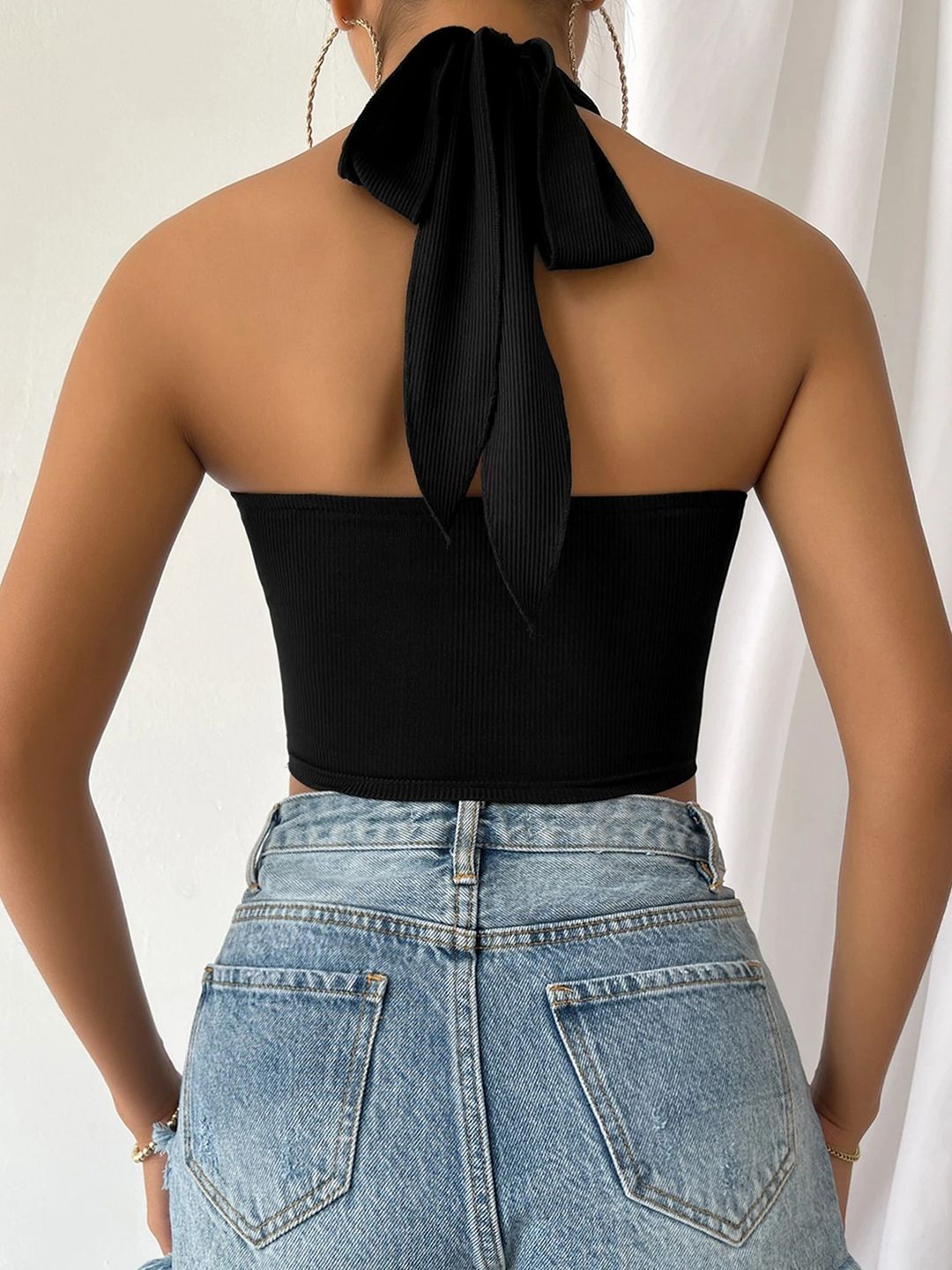 Berrylush Women Halter Neck Twisted Crop Top