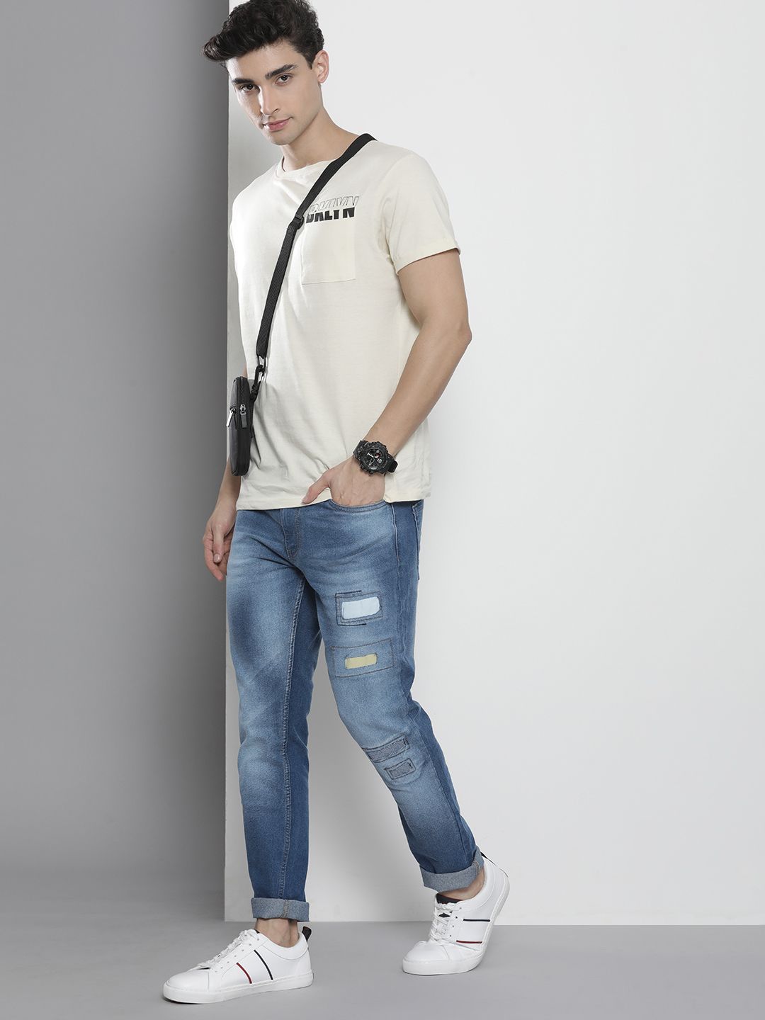 The Indian Garage Co Men Blue Mildly Distressed Heavy Fade Stretchable Jeans