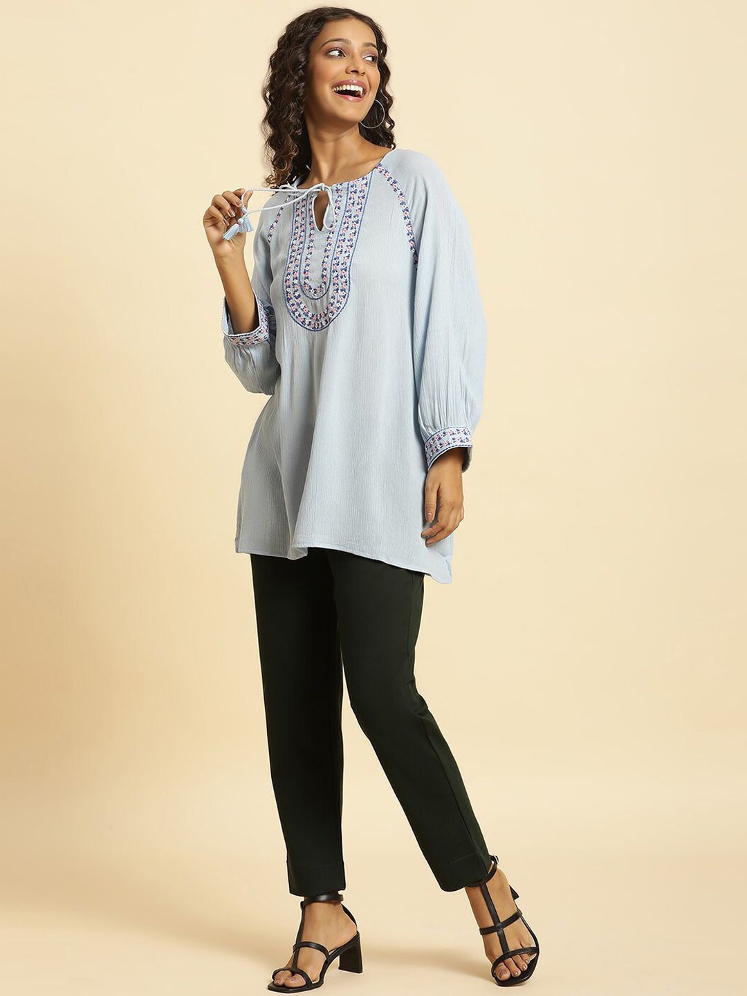 W Women Plain Slim Fit Cropped Regular Trousers