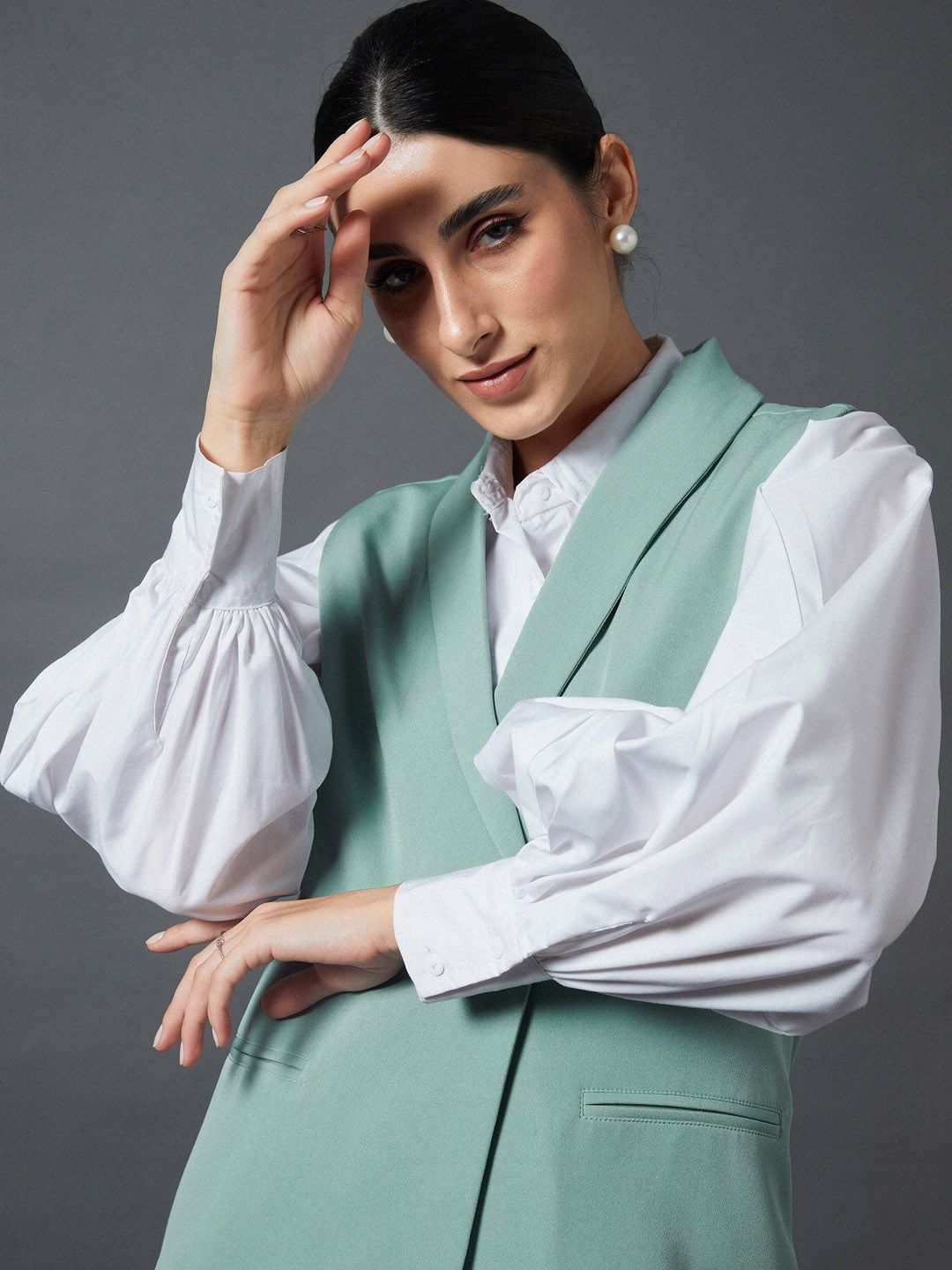 SASSAFRAS worklyf Double Breasted Sleeveless Longline Blazer