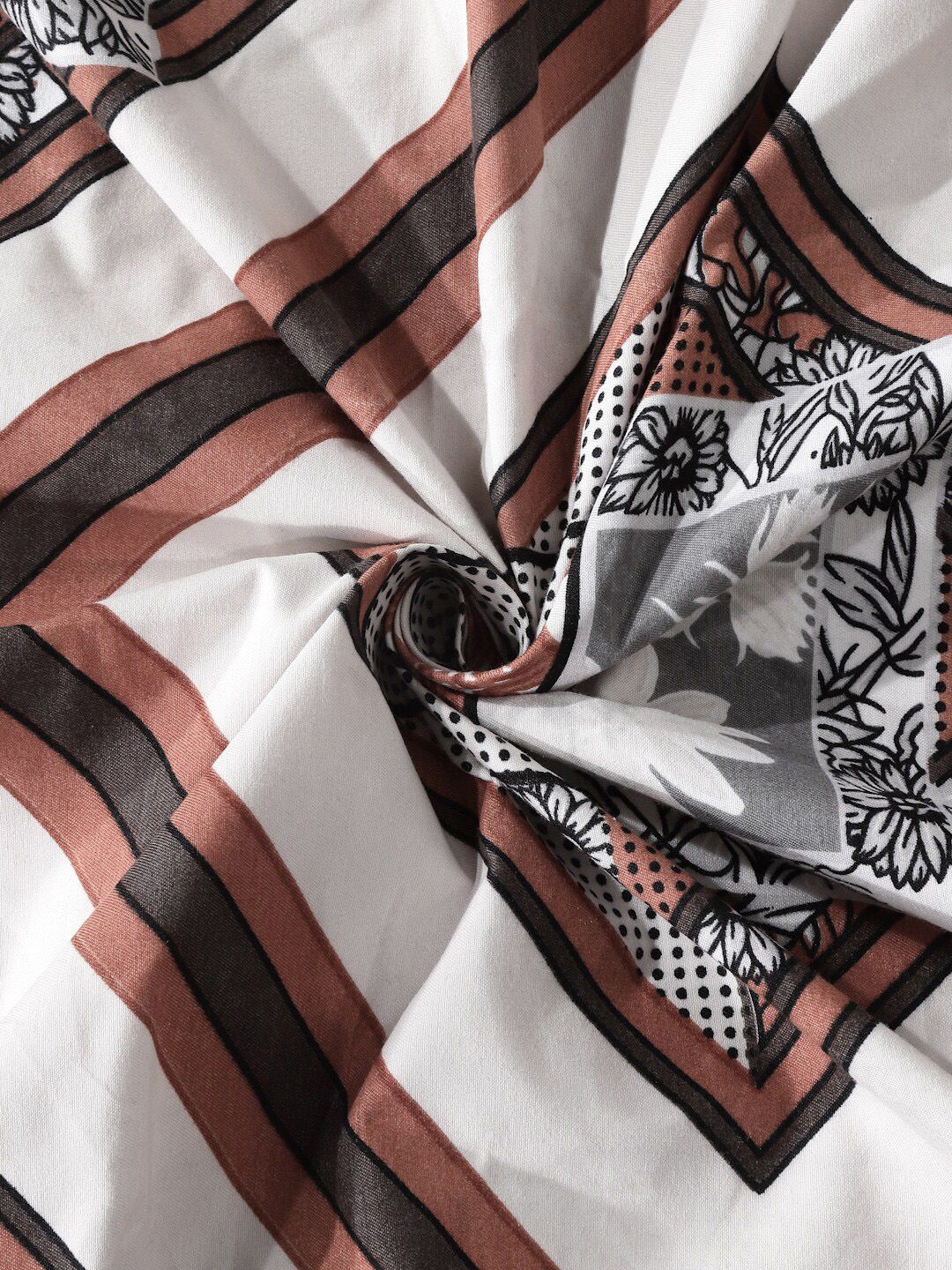 KLOTTHE White Geometric Polycotton 300 TC Dilengkapi Cadar Super King Halus dengan 2 Sarung Bantal-106 x 106 inci