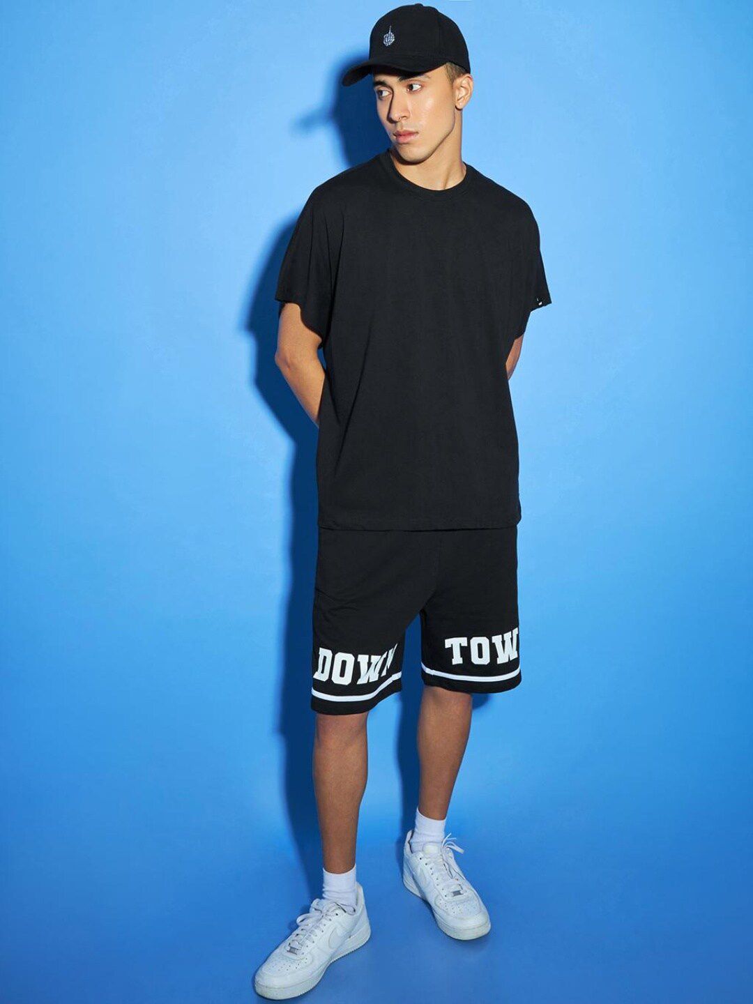 Bewakoof Men Black Solid Round Neck T-shirt