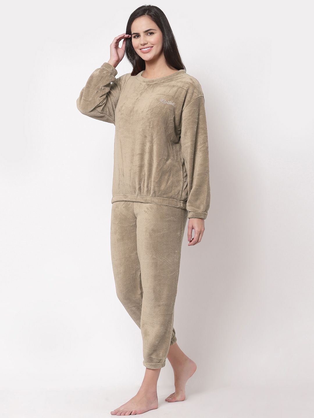 KLOTTHE Women Solid Long Sleeve Wool Night Suit