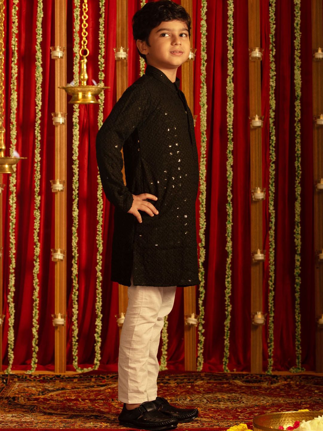 VASTRAMAY Boys Geometric Embroidered Regular Sequinned Kurta With Pyjamas