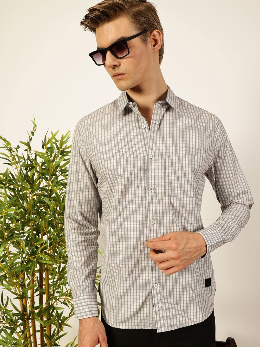 Thomas Scott Men Smart Spread Collar Micro Checked Cotton Slim Fit Casual Shirt