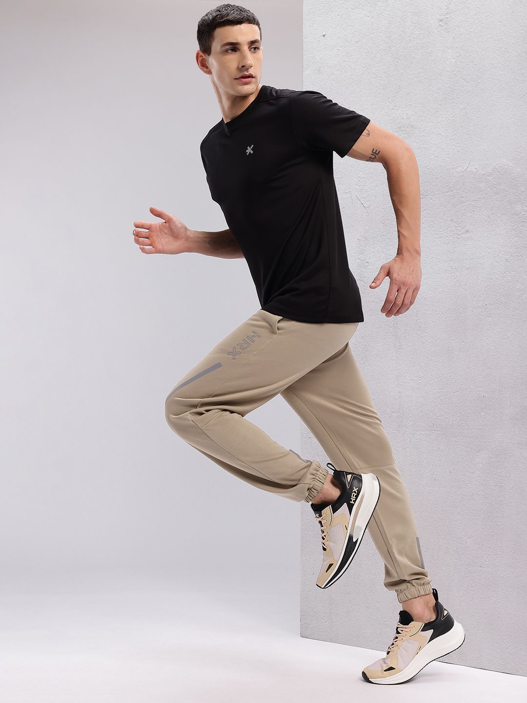 HRX oleh Hrithik Roshan Men Butiran Reflektif Rapid-Dry Running Seluar Lintasan