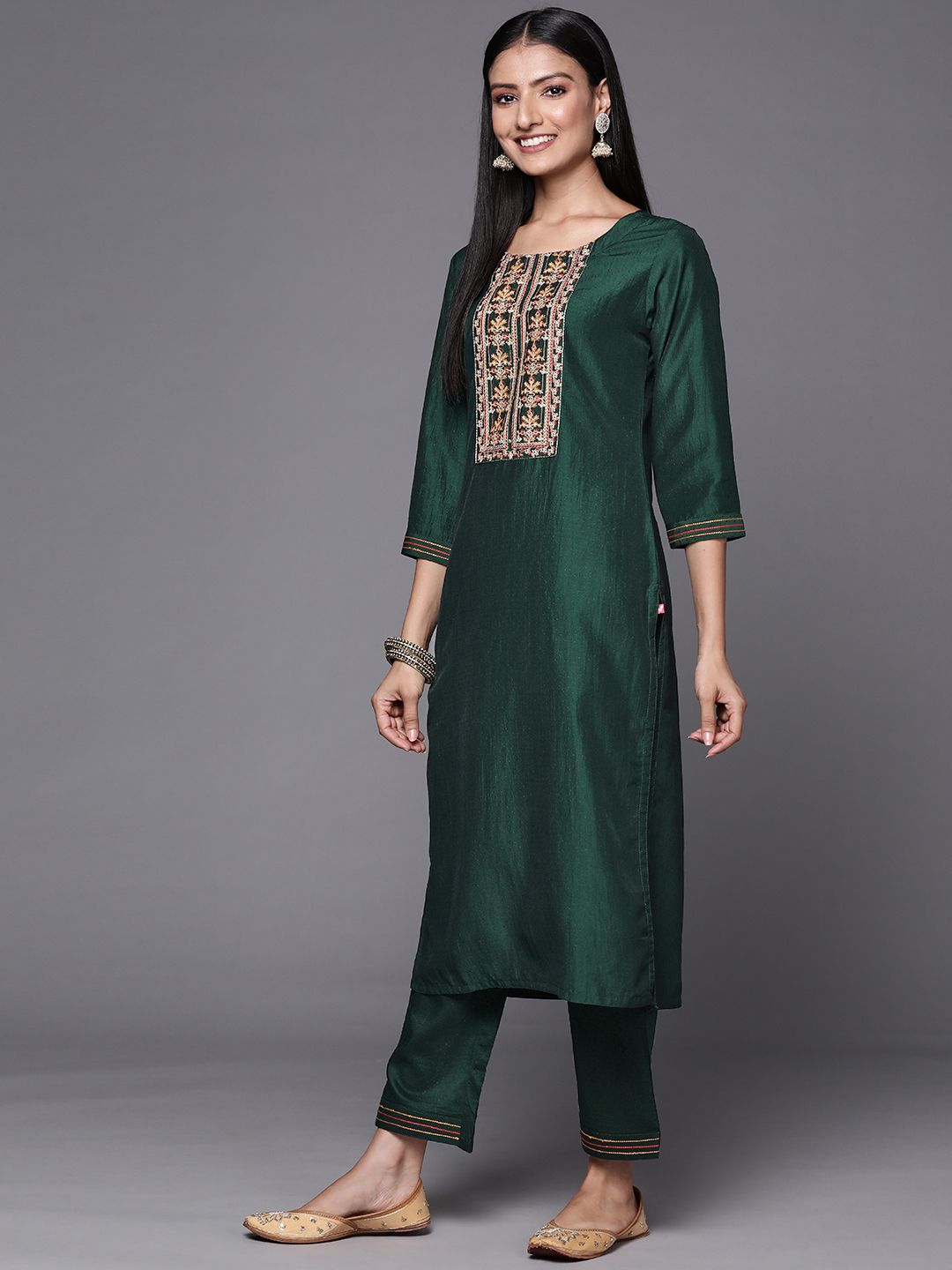 Varanga Women Green Floral Embroidered Thread Work Kurta with Trousers & With Dupatta