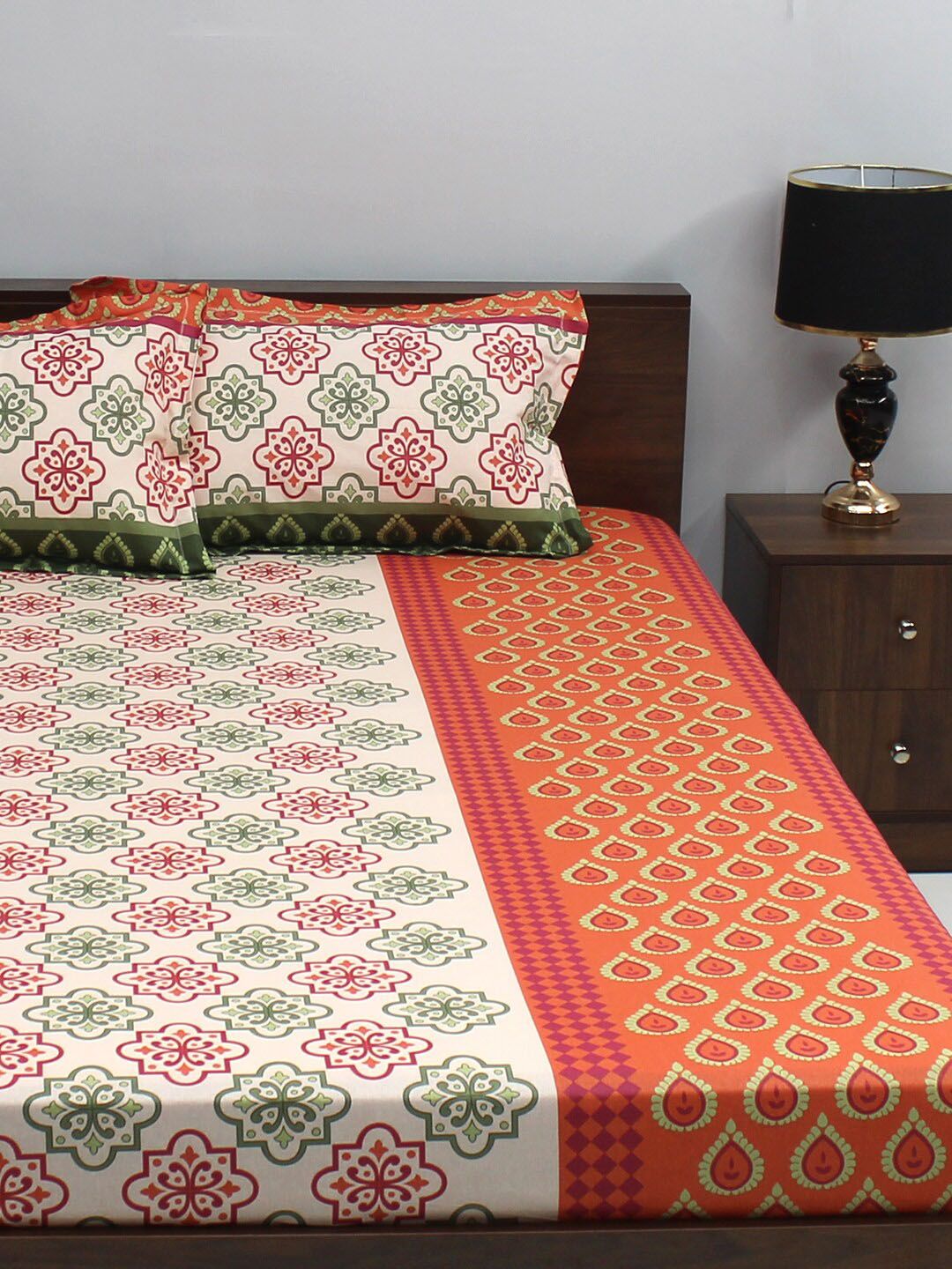 BOMBAY DYEING Pink & White Ethnic Motifs 110 TC Queen Bedsheet with 2 Pillow Covers